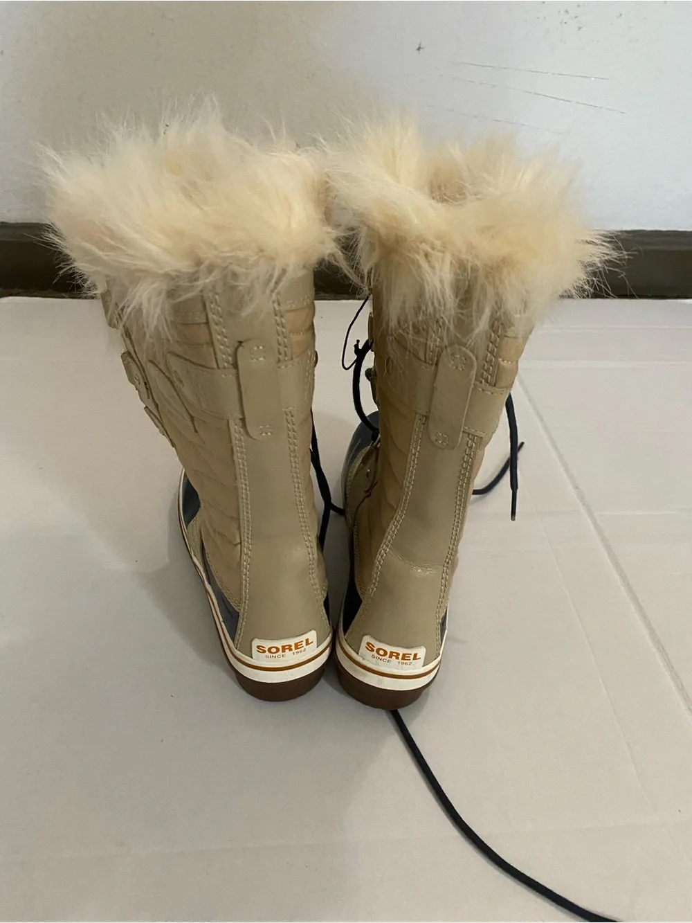 Sorel Women’s Faux-Fur Trim Beige & Black Winter Boots Size 8